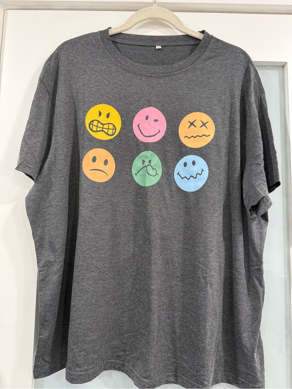 Tee Charcoal Graphic Emoji Faces on both sides size 4xl but can fit 3xl ptp28